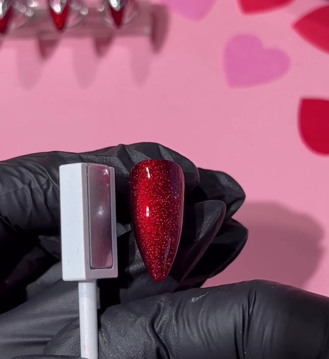 The GelBottle Cat Eye Magnet tool
