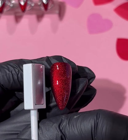 The GelBottle Cat Eye Magnet tool